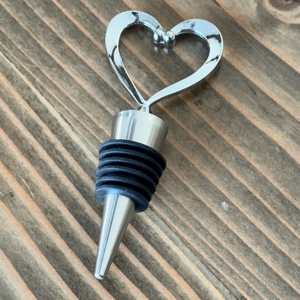 Wine bottle stopper Heart shaped